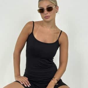גופיית ספגטי בייסיק בצבע שחור