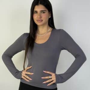 חולצת בייסיק מפתח עגול צבע אפור כהה שרוול ארוך