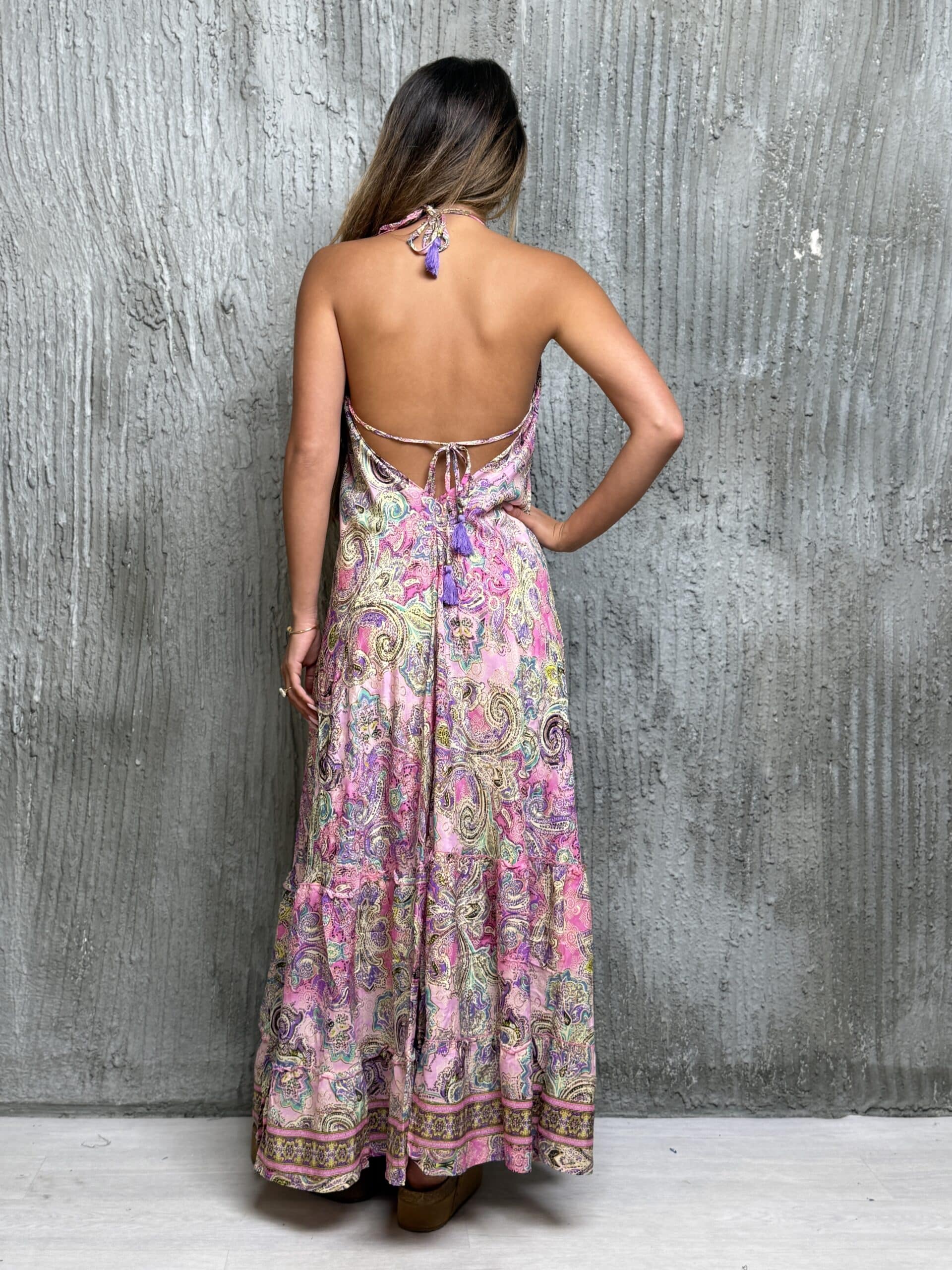 שמלת קשירה פאנלים בגוון ורוד