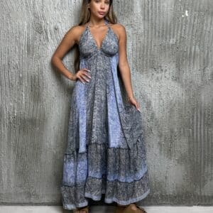 שמלת קשירה פאנלים בגוון כחול