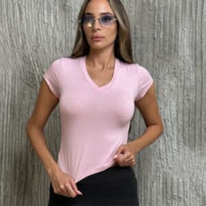 חולצת בייסיק וי צבע ורוד בייבי