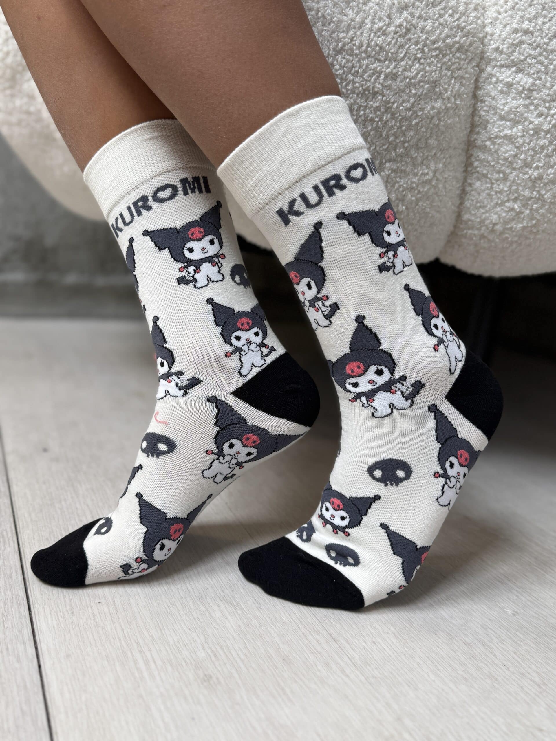 גרביים קורומי רקע לבן